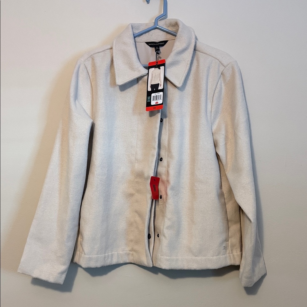 Banana Republic women’s size medium cream snap jacket.  NWT Great - Picture 2 of 6